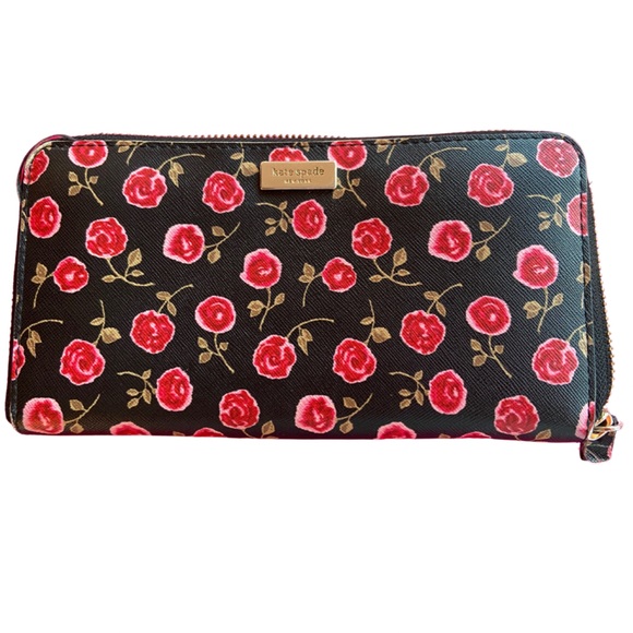 kate spade Handbags - ♠️ 🌹 Kate Spade Roses Wallet 🌹♠️